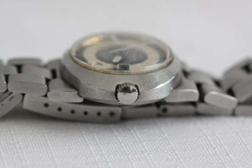 A superb vintage retro ladies "Omega" Geneve Dynamic stainless steel watch with date window