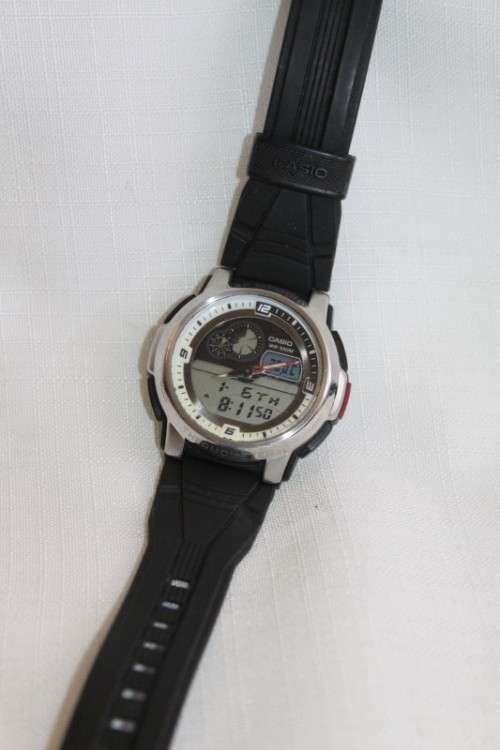 A fantastic Casio (AQF-102W) sports watch w/ a digital & analog display and a multitude of functions