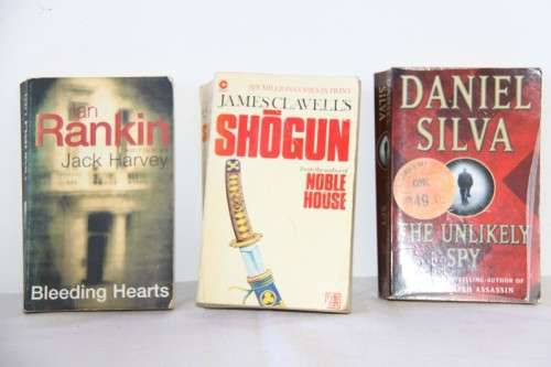 An amazing collection of 22x assorted softcover novel books - perfect for retail BID/BOOK | RS17
