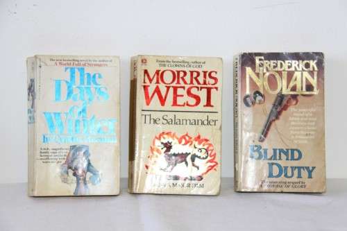 An amazing collection of 22x assorted softcover novel books - perfect for retail BID/BOOK | RS17