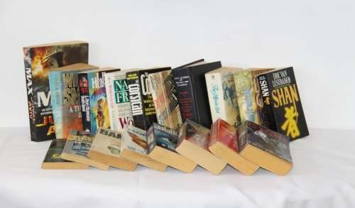 Collection of 18x assorted novel books incl hard & softcover - perfect for retail BID/BOOK RS17