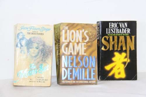 Collection of 18x assorted novel books incl hard & softcover - perfect for retail BID/BOOK RS17