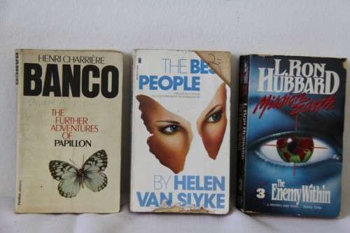 Collection of 18x assorted novel books incl hard & softcover - perfect for retail BID/BOOK RS17
