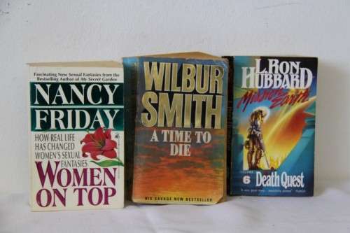 Collection of 18x assorted novel books incl hard & softcover - perfect for retail BID/BOOK RS17
