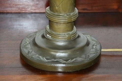An exquisite tall "Leopard" moulded table lamp and shade with beautiful detailing in working order