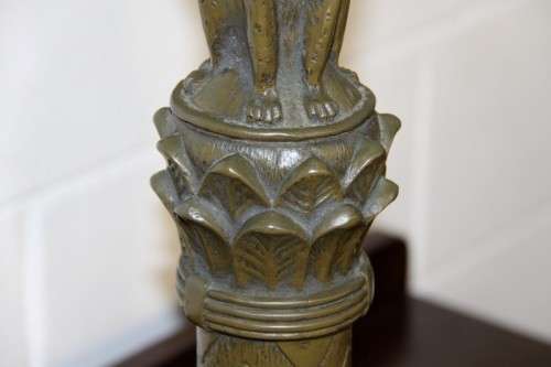 An exquisite tall "Leopard" moulded table lamp and shade with beautiful detailing in working order