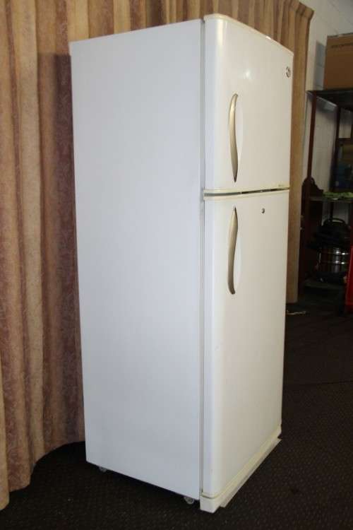 A fantastic "LG" model GR-532TF 530 litre fridge-freezer in full working condition