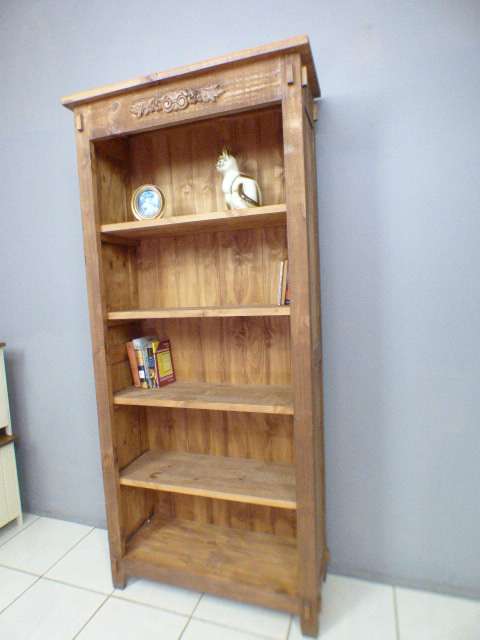 A lovely large, stylish wooden book case in great condition. Great in a study, reading room, office