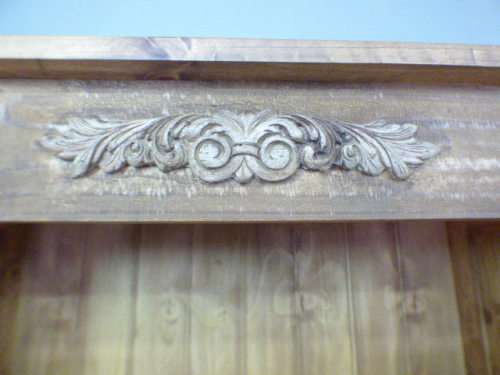 A lovely large, stylish wooden book case in great condition. Great in a study, reading room, office