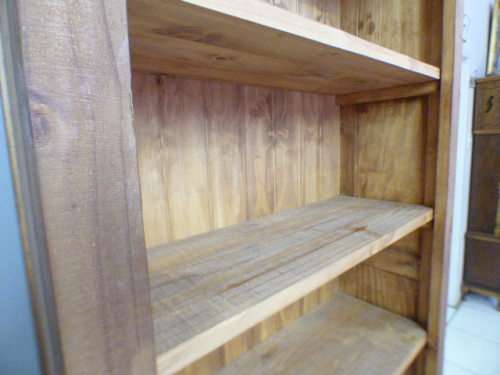 A lovely large, stylish wooden book case in great condition. Great in a study, reading room, office
