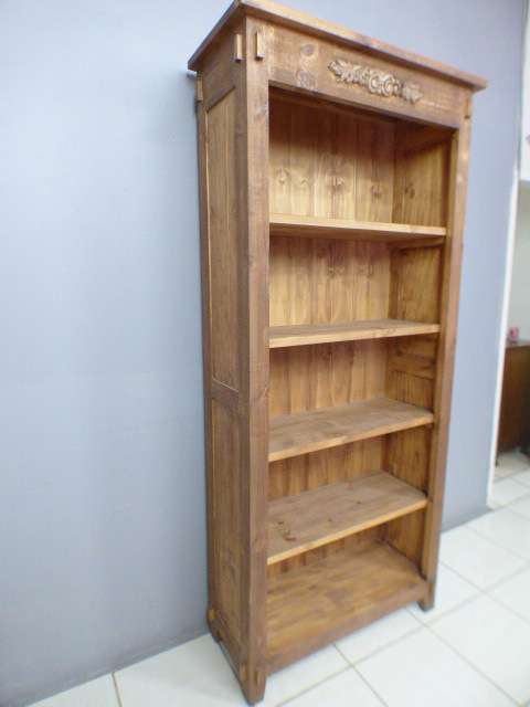 A lovely large, stylish wooden book case in great condition. Great in a study, reading room, office
