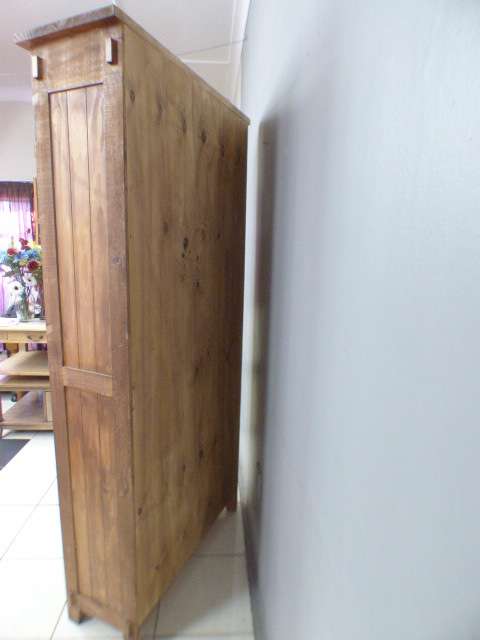 A lovely large, stylish wooden book case in great condition. Great in a study, reading room, office