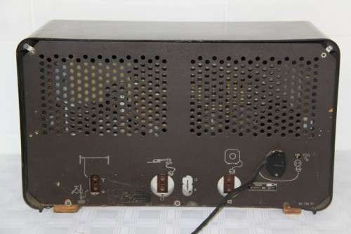 An amazing vintage ornamental Bakelite valve radio in good condition