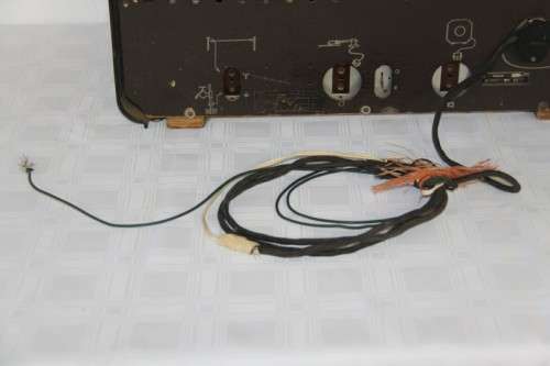An amazing vintage ornamental Bakelite valve radio in good condition