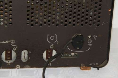 An amazing vintage ornamental Bakelite valve radio in good condition