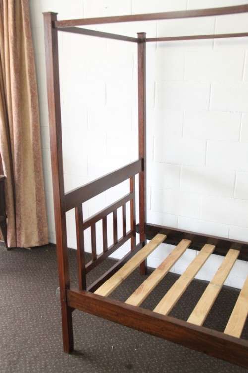 An amazing three quarter (four poster) canopy bed in stunning condition.RS17Bed