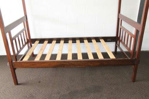 An amazing three quarter (four poster) canopy bed in stunning condition.RS17Bed