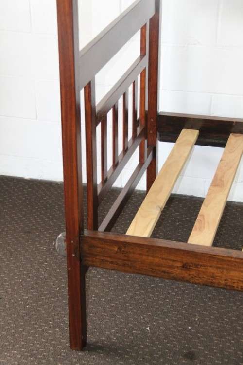 An amazing three quarter (four poster) canopy bed in stunning condition.RS17Bed