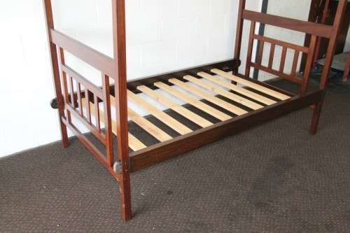 An amazing three quarter (four poster) canopy bed in stunning condition.RS17Bed