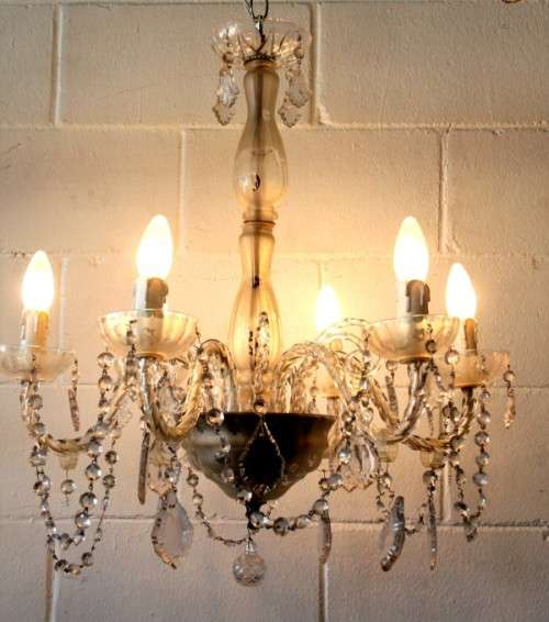 A superb crystal chandelier with frosted glass, curved glass arms and 6x light fittings - stunning!
