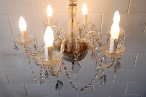 A superb crystal chandelier with frosted glass, curved glass arms and 6x light fittings - stunning!