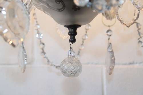 A superb crystal chandelier with frosted glass, curved glass arms and 6x light fittings - stunning!