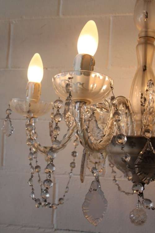A superb crystal chandelier with frosted glass, curved glass arms and 6x light fittings - stunning!