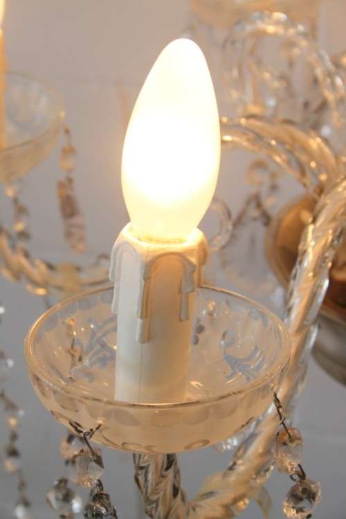 A superb crystal chandelier with frosted glass, curved glass arms and 6x light fittings - stunning!