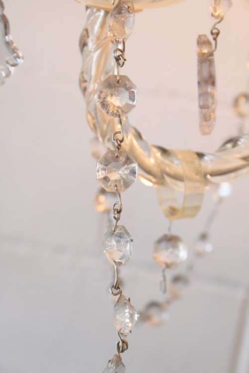 A superb crystal chandelier with frosted glass, curved glass arms and 6x light fittings - stunning!
