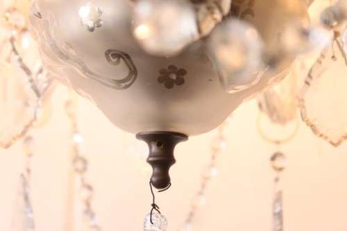 A superb crystal chandelier with frosted glass, curved glass arms and 6x light fittings - stunning!