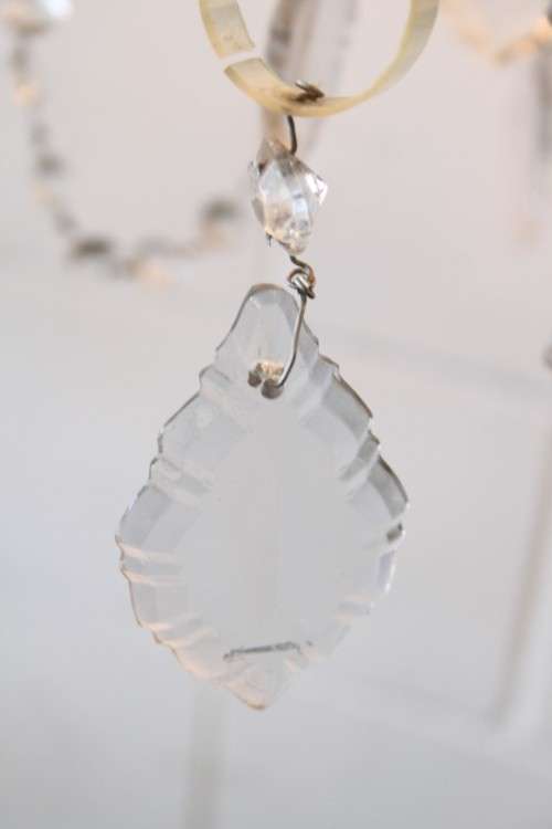 A superb crystal chandelier with frosted glass, curved glass arms and 6x light fittings - stunning!