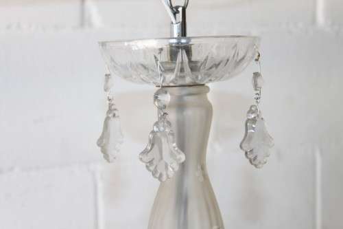 A superb crystal chandelier with frosted glass, curved glass arms and 6x light fittings - stunning!