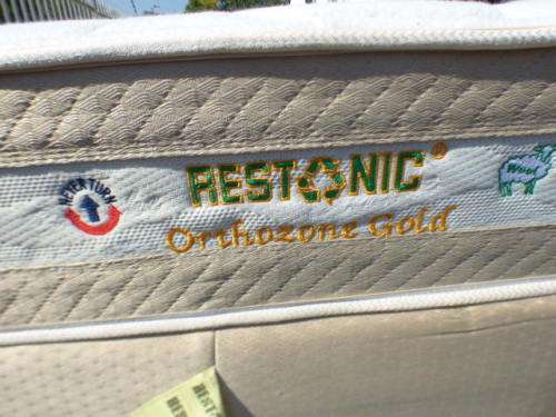 An awesome 3/4 "Restonic orthozone" bed - mattress and base set in very good condition