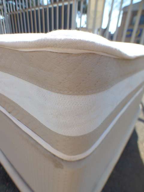 An awesome 3/4 "Restonic orthozone" bed - mattress and base set in very good condition