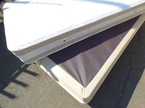 An awesome 3/4 "Restonic orthozone" bed - mattress and base set in very good condition