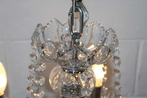 A superb and expensive crystal chandelier with curved glass arms and 6x light fittings = wow!!!