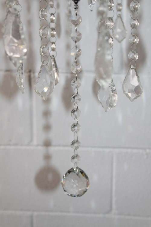 A superb and expensive crystal chandelier with curved glass arms and 6x light fittings = wow!!!
