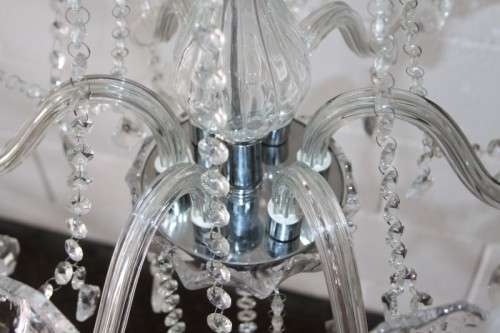 A superb and expensive crystal chandelier with curved glass arms and 6x light fittings = wow!!!