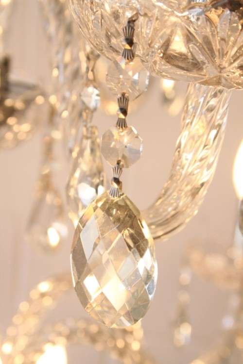 A spectacular three-tier crystal chandelier with curved glass arms and 21x light fittings = WOW!!