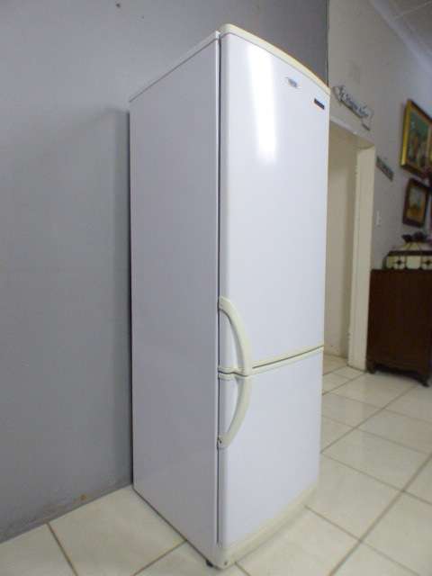 A lovely Defy C300 fridge freezer in great working condition!!! Bargain!!!