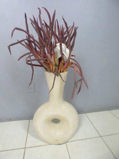 A beautiful HUGE floor standing ceramic vase. Gorgeous on its own or w/ large flower cuttings.