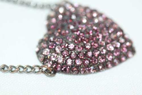 **RS17** A beautiful "large" pink rhinestone heart-shaped pendant on a long silver metal chain