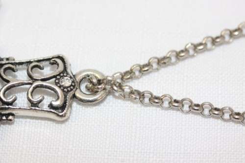 **RS17** An exquisite LARGE ladies "Cross" pendant w/ a huge centre stone & 60cm long chain