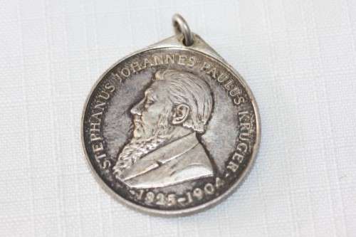 A 1954 "Kruger standbeeld verskuiwing" stamped sterling silver commemorative coin