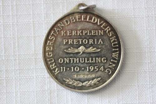 A 1954 "Kruger standbeeld verskuiwing" stamped sterling silver commemorative coin