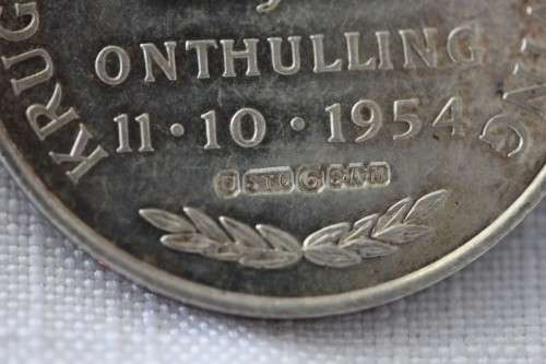 A 1954 "Kruger standbeeld verskuiwing" stamped sterling silver commemorative coin