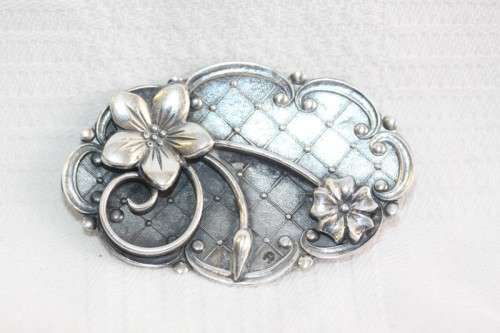 Rare original vintage sterling silver Candida ladies brooch w/ exquisitely crafted floral detailing