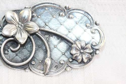 Rare original vintage sterling silver Candida ladies brooch w/ exquisitely crafted floral detailing