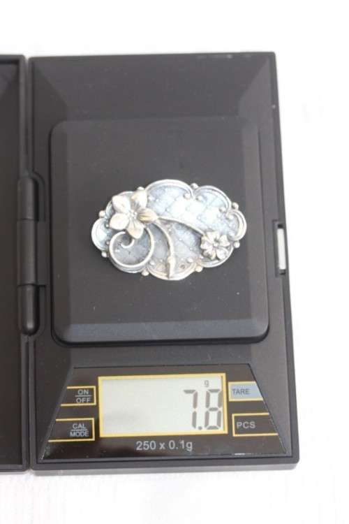 Rare original vintage sterling silver Candida ladies brooch w/ exquisitely crafted floral detailing