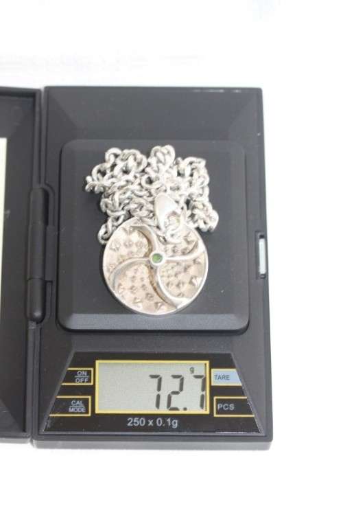 A spectacular large and very unusual sterling silver pendant with a thick silver chain - 72.7g
